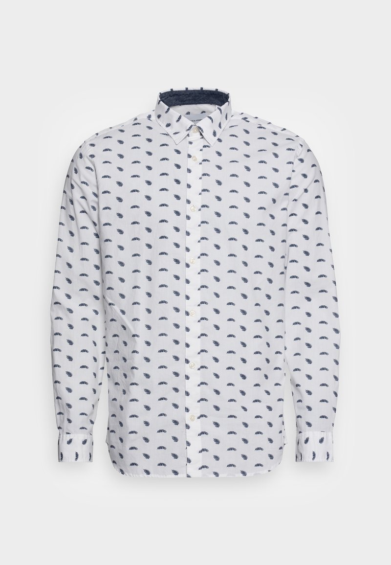 Chemise blanche à manches longues avec boutons, avec un motif de petites formes paisley bleu marine et une doublure intérieure de col foncée.