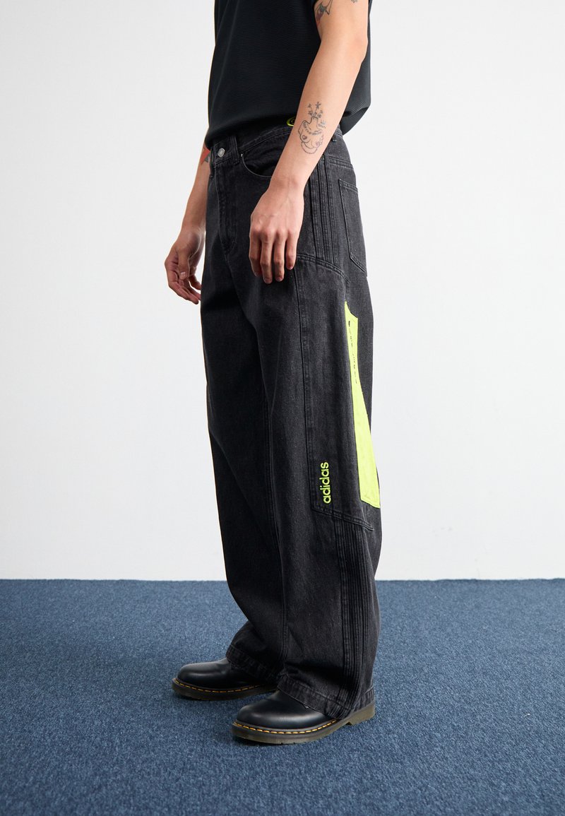 adidas Originals MOTO PANT - Volné džíny - black