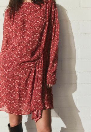 BHOEM, REGULAR FIT - FLORAL PRINT LONG SLEEVE MINI DRESS . - Päevakleit - red