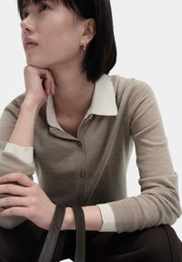 Marks & Spencer CREW NECK - Strickjacke - cappuccino