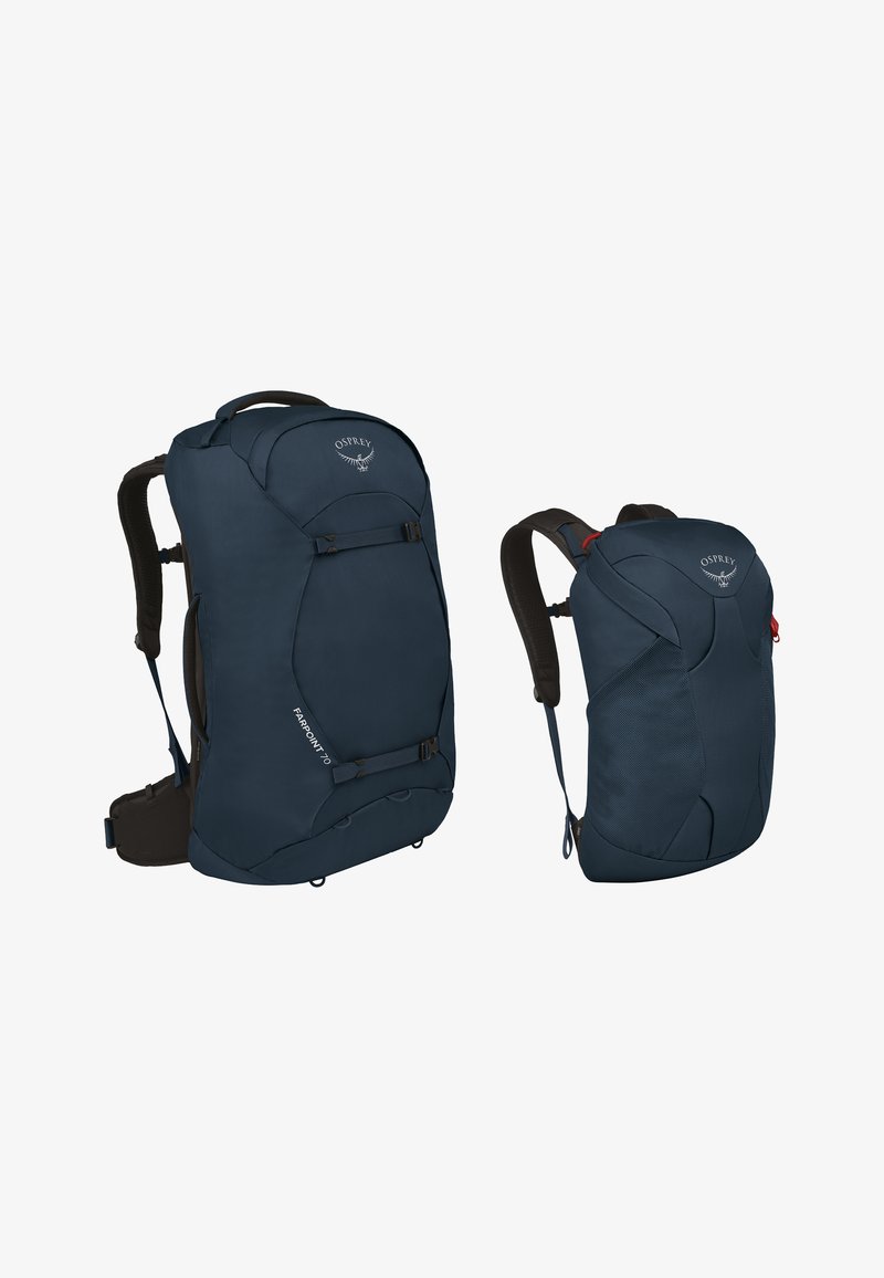 Marineblaue Rucksäcke mit schlankem Design. Einer ist größer und hat eine Fronttasche, während der andere kleiner ist, eine strukturierte Oberfläche hat und mit roten Akzenten versehen ist.