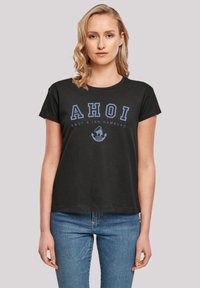 Schwarzes Baumwoll-T-Shirt mit kurzen Ärmeln, ausgestattet mit blauem grafischen Text "AHOI KNUT & JAN HAMBURG" und maritimen Designelementen. Lässige Passform.