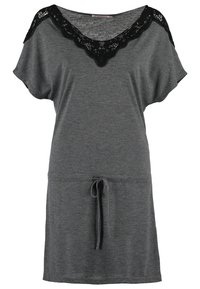 Szara sukienka z krótkim rękawem, z czarną koronkową dekoltą, z paskiem ze sznurkiem w talii i luźnym krojem. Miękka tkanina o gładkiej fakturze.