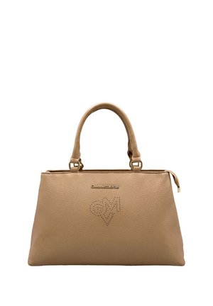 Borsa in pelle beige con due manici, targhetta logo color oro "GianMarcoVenturi," e motivo a cuore traforato con iniziali "GM."