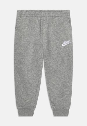Šedé tepláky Nike vyrobené z mäkkého materiálu s elastickým pásom, rebrovanými manžetami a bielym logom na ľavom stehne.