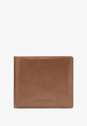 Portafoglio marrone in pelle con texture liscia, design a doppia piega, marchio discreto sul davanti e cuciture rinforzate sui bordi.