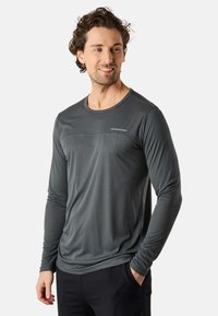Langarm-Sportshirt in Dunkelgrau mit strukturiertem Design und rundem Ausschnitt. "SWEDINMOUNT"-Logo auf der Brust.