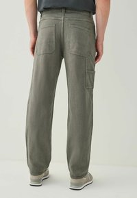 Lightweight, straight-leg cargo pants in olive green fabric, featuring two back pockets and an additional side pocket for storage.