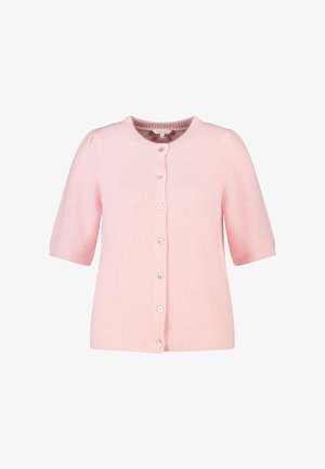 Lichtroze gebreid kort mouw vest met ronde halslijn en een rij van zeven parelachtige knopen aan de voorkant.