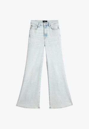 Hellblaue Denim-Jeans mit hoher Taille, weitem Schlag, fünf Taschen, Gürtelschlaufen sowie einem vorderen Knopf- und Reißverschluss.