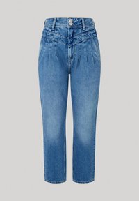 Höga blå denimjeans med veckad front, dubbel silverfärgad knappstängning och rak passform mot en neutral bakgrund.