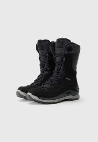 Stivali da trekking neri impermeabili con tomaia texture, design con lacci, colletto isolato e suola in gomma per una buona tenuta.