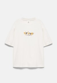 T-shirt blanc à manches courtes avec le texte "Toy Story It's Playtime" et des étoiles jaunes imprimées au centre devant.