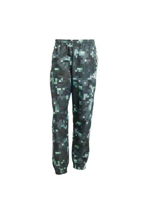 Donkergroene en zwarte, gepixelde camouflage-trainingsbroek met elastische tailleband en enkelsluitingen, witte strepen aan de zijkant en een klein logo op de rechterdij.
