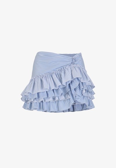 Blå og hvide stribede mininederdel med lagdelte flæser og rynkedetalje på den ene side mod hvid baggrund.