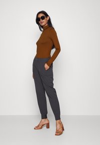 Kaffe KAYOKO - Langærmet T-shirt - toffee