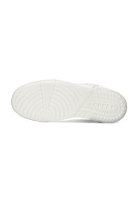 Witte sneakerzool met gestructureerd rubber, ronde patronen en een glad deel aan de binnenkant. Accenten met gleuven voor grip.