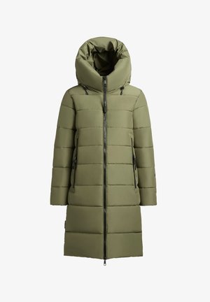 Oliivroheline voodriga jakk, millel on suurem kapuuts, ees tõmblukk ja kaks küljetaskut. Omab horisontaalseid õmblusi ja stiilset musta metallist varustust.