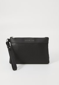 Borsa a pochette nera con texture, caratterizzata da una chiusura con zip, logo del marchio sul davanti e un cinturino regolabile per una maggiore versatilità.