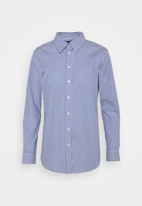 Vit långärmad skjorta med blå vertikala ränder, knappslå framtill och klassisk krage; har manschetter med randmönster.