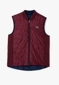 Chaleco acolchado sin mangas de color burdeos con paneles laterales azul marino y cremallera, con un pequeño logotipo de cocodrilo verde en el pecho.