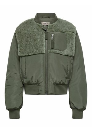 Giacca bomber verde con collo in pelliccia sintetica, chiusura con zip, polsini a costine e tasca sul petto. Presenta una texture di tessuto lucido e morbido.