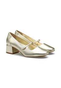 Gouden metalen leren schoenen met een vierkante neus en een lage blokhak, voorzien van een decoratieve band met een kleine parelaccent.