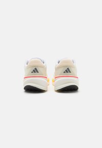 adidas Performance SUPERNOVA RISE - Tenisice za cestovno trčanje - footwear white/iron metallic/spark