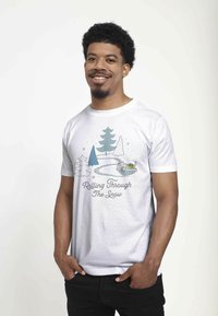 Henry Tiger STAR WARS: THE MANDALORIAN ROLLING THROUGH THE SNOW UNISEX - Camiseta estampada - white