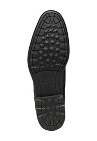 Suola di scarpa in gomma nera con motivi texture e fori di ventilazione, marchiata 'GEOX' per comfort e traspirabilità.