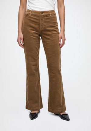 GAP, RELAXED FLARE - Дънки с широк крачол - kola nut