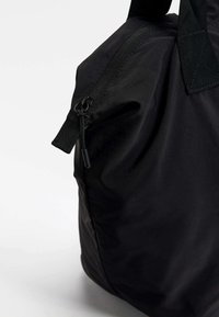 Thumbnail Image 6