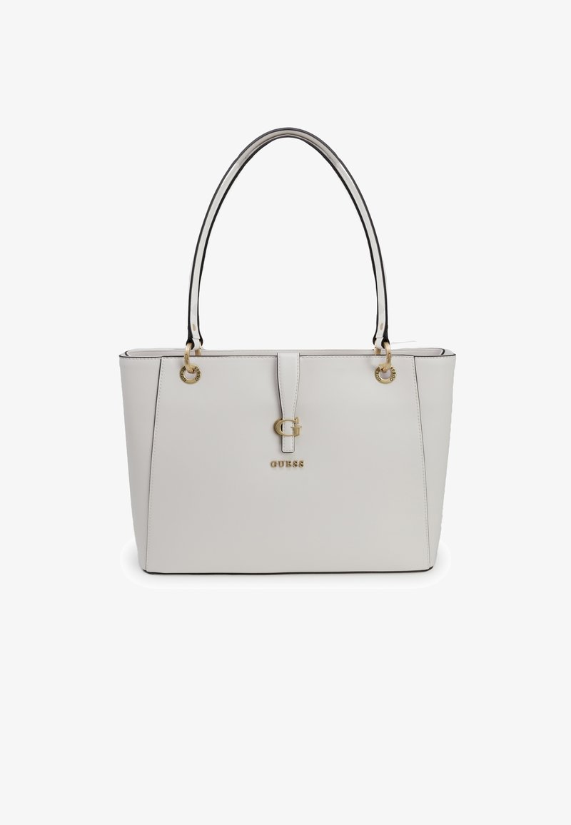 Bolso tote de cuero blanco con acentos negros, de forma rectangular elegante, con herrajes dorados, que presenta un logo y dos asas para llevar.