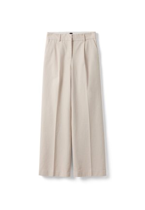 Beige wijde broek met ceintuurlussen, voorplooien, zijzakken en een sluiting aan de voorkant met knoop en ritssluiting.