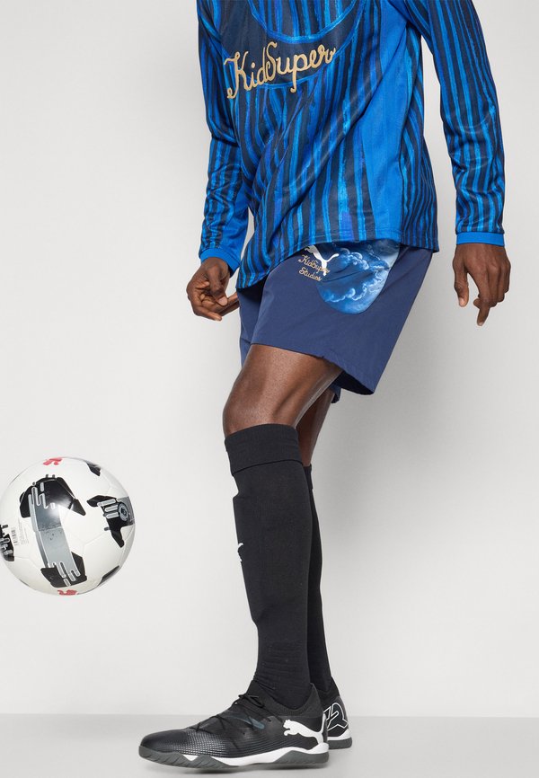 KIDSUPER AL HILAL SFC TRAVEL SHORT - Club wear4