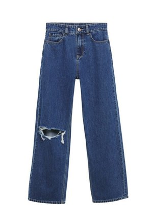 Jean bleu à jambes larges avec bouton et fermeture éclair à l'avant, cinq poches et un grand trou déchiré sur la cuisse gauche.