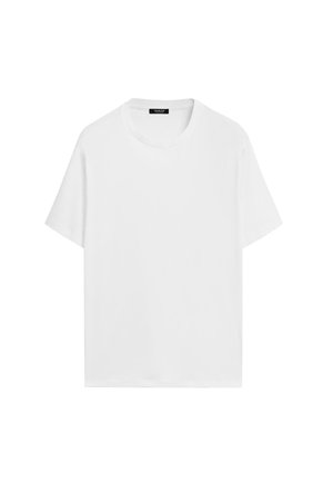 Weißes Baumwoll-T-Shirt mit kurzen Ärmeln, rundem Halsausschnitt und lockerer Passform. Glatte Textur und minimalistisches Design, ohne Muster oder Akzente.