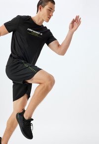 Koton - T-shirt z nadrukiem