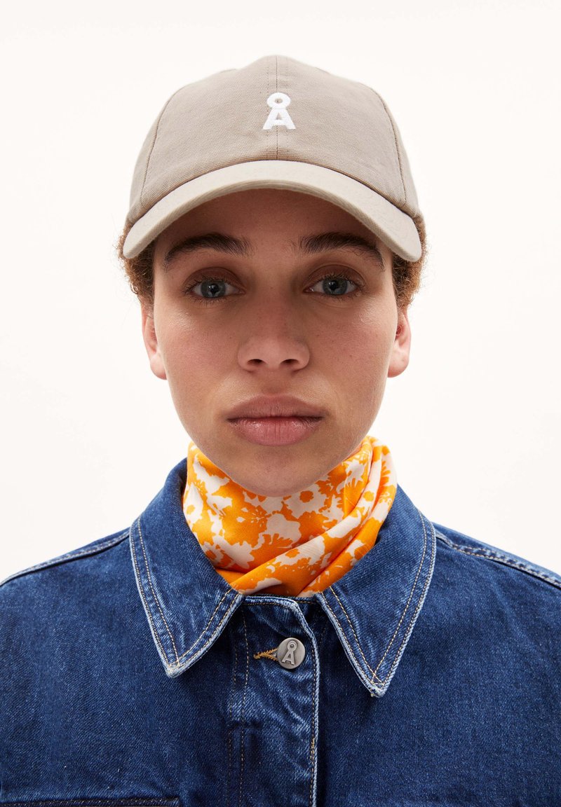 ARMEDANGELS YAANIS BOLD - Pet - sand stone