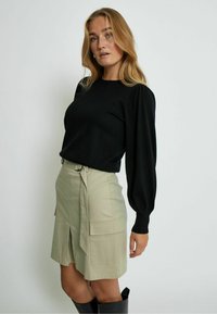 Unausgewählt, black