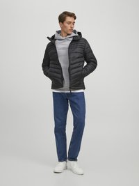 Jack & Jones JJEHERO PUFFER HOOD - Zimní bunda - black
