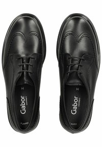 Schwarze Lederschuhe mit abgerundetem Zehenbereich, Schnürdesign, dekorativen Nähten und Gummisohle. Das Innenetikett trägt die Aufschrift "Gabor comfort".