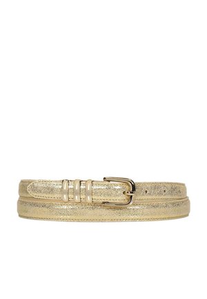 Ceinture fine en cuir doré métallique avec une petite boucle dorée et deux passants, enroulée en cercle plat sur fond blanc.