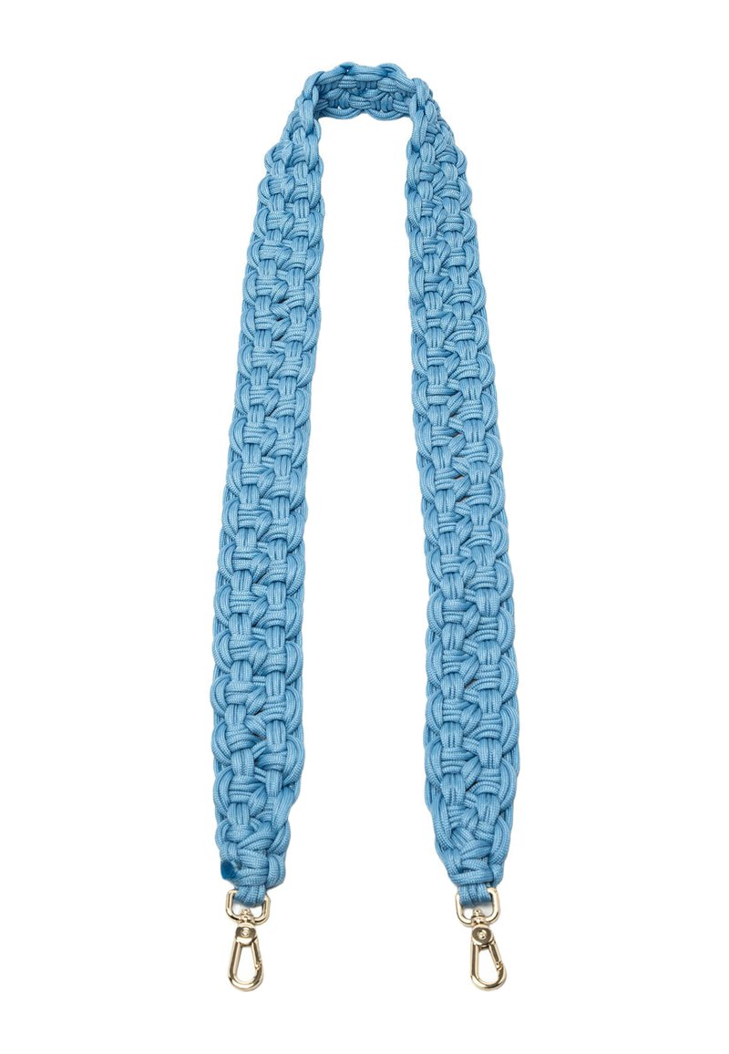 Vlechtbare schouderband in lichtblauwe stof, met metalen clips aan elk uiteinde, en een gestructureerd, geweven ontwerp over de gehele lengte.
