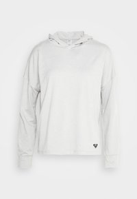 Harmaa huppari, joka on valmistettu pehmeästä kankaasta. Siinä on tippuneet olkapäät ja pieni musta logo helman kohdalla. Pyöristetty helma.