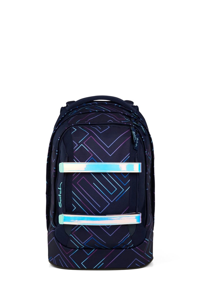 Sac à dos marine avec motif géométrique bleu et violet, doté de deux sangles réfléchissantes et d'un tissu texturé. Bretelles rembourrées et réglables.