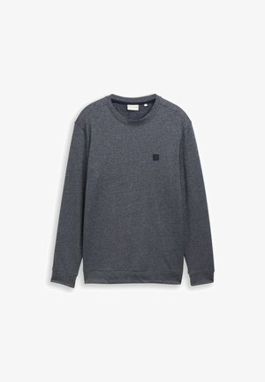 Grijze crewneck sweatshirt van gestructureerde stof. Heeft lange mouwen en een klein logo-patch aan de voorkant links. Moderne snit en een casual ontwerp.