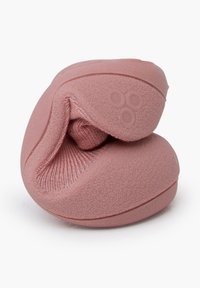 Rosa ergonomische Accessoires mit weicher, texturierter Oberfläche, die runde Formen und ein gemütliches, gestricktes Innere aufweisen. Für Komfort entworfen.