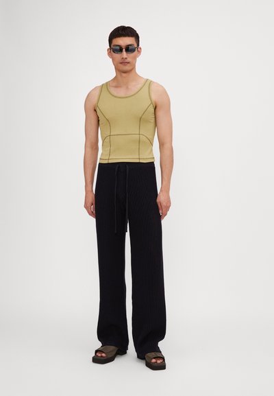 Dhruv Kapoor PANELED TANK UNISEX - Tops - green