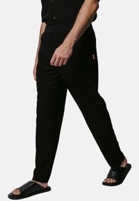 Justin Cassin ABADE  - Broek - black